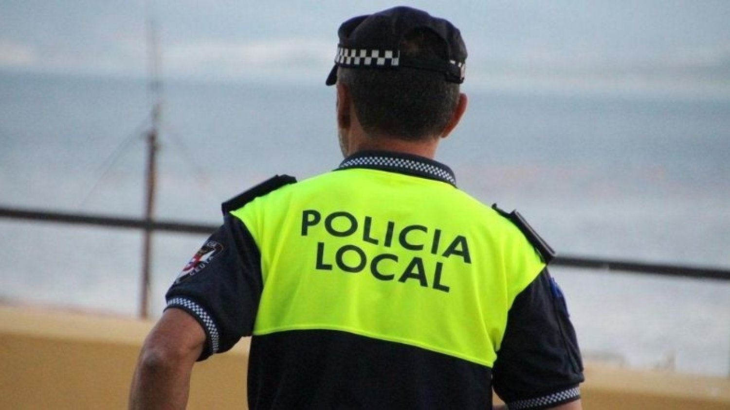 La Policía Local detiene a un hombre que amenazó a dos operarios de LIMASA porque 