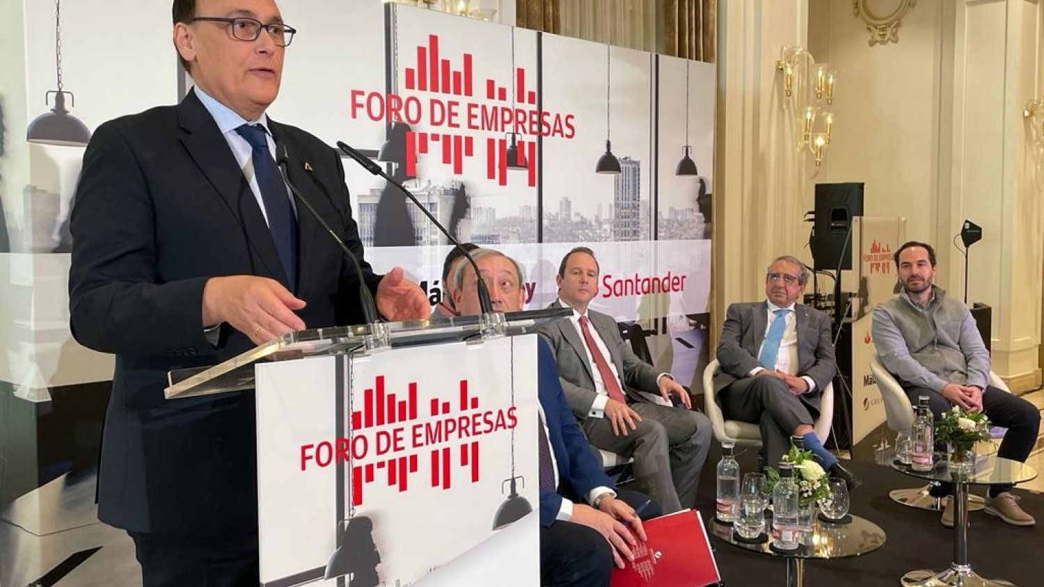 La Junta impulsará la primera política específica de promoción de clústeres empresariales en Andalucía