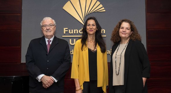 La escritora Xenia García recibe el XXIII Premio Unicaja de Novela ‘Fernando Quiñones’ 