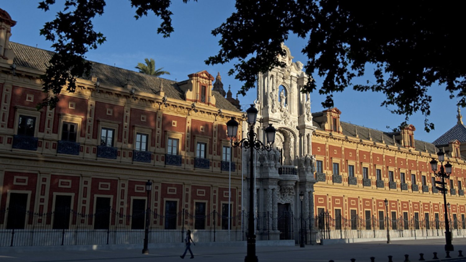 El BOJA publica la convocatoria para la contratación de la dirección del Instituto Andaluz de las Artes Escénicas y de la Música
