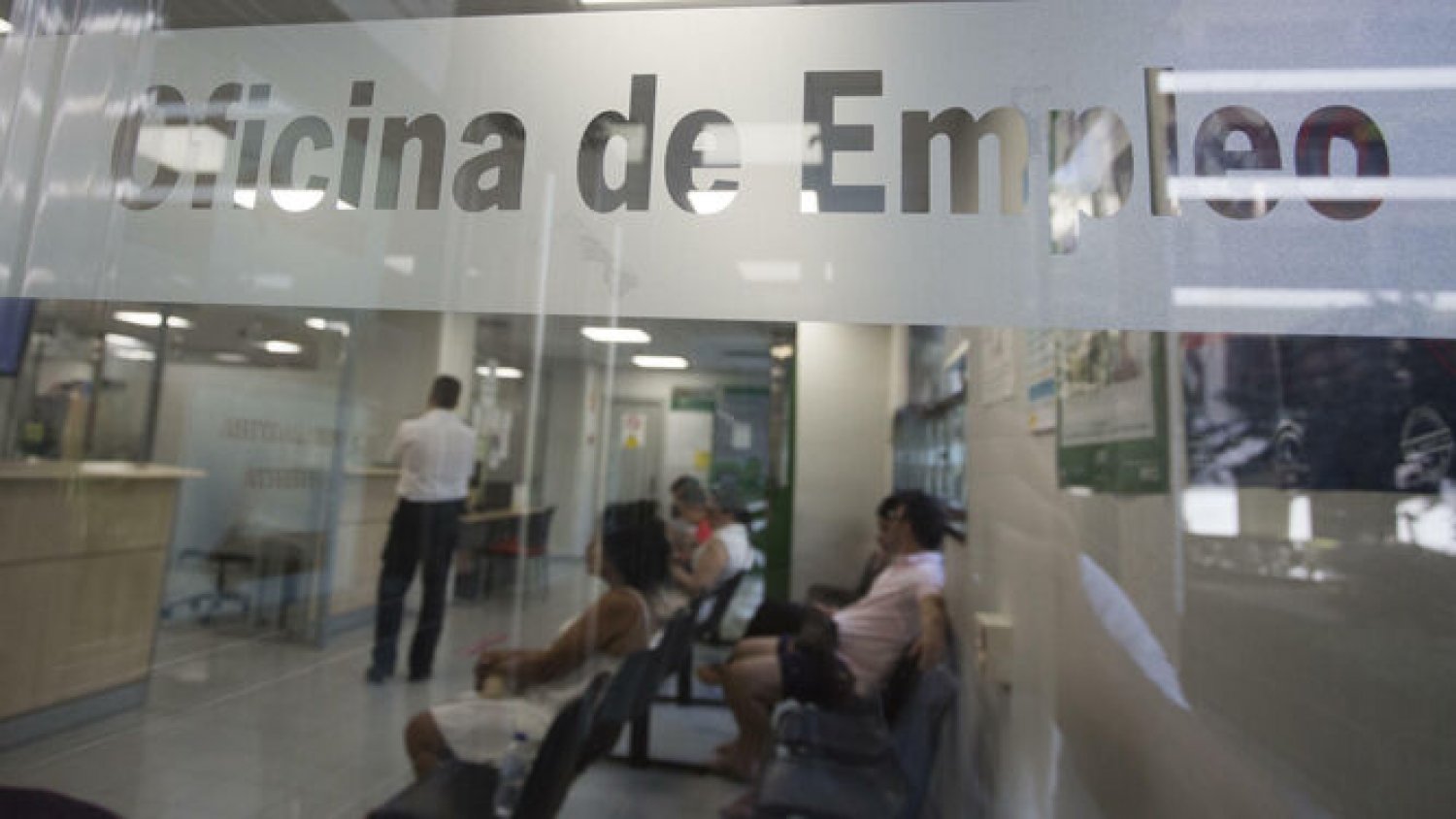 Málaga registra en mayo un descenso de 3.322 desempleados, el  mejor dato desde 2008