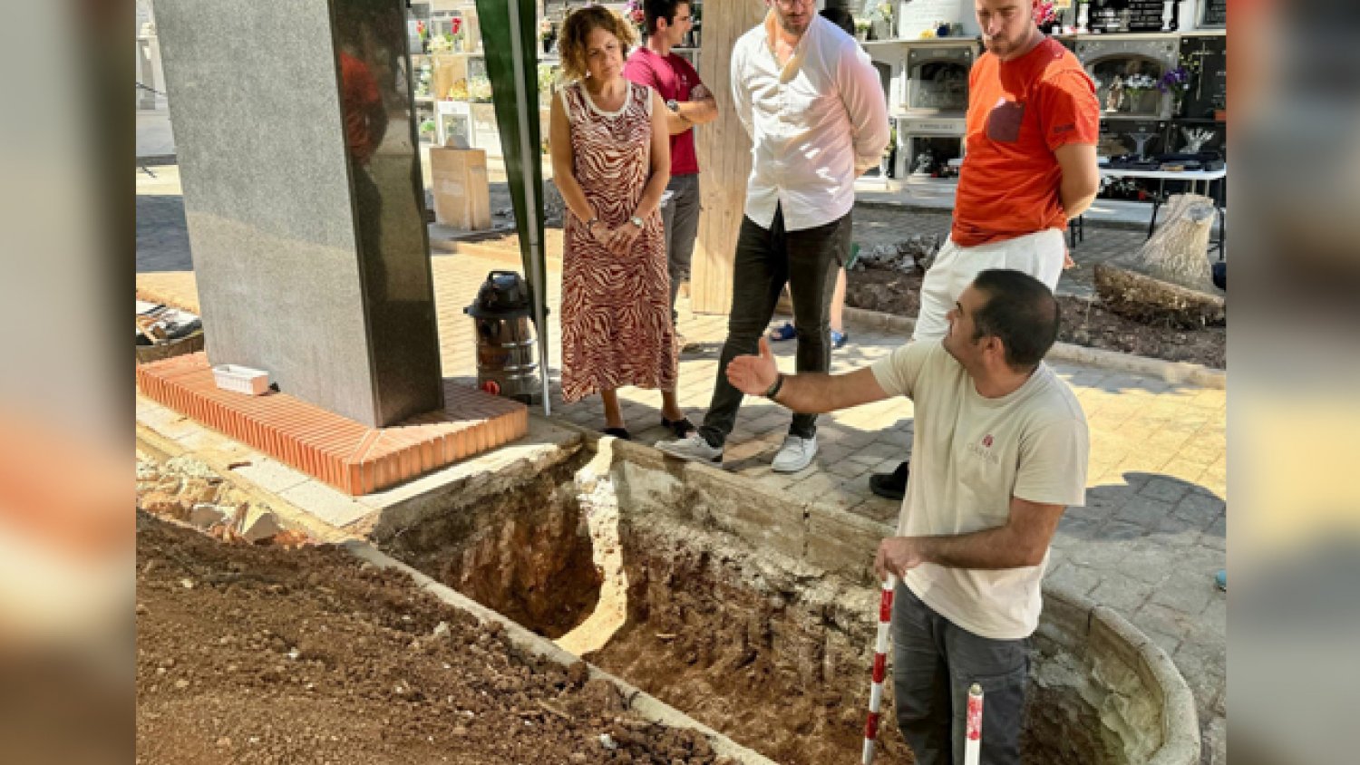 Los trabajos arqueológicos en el cementerio de Campillos localizan dos fosas comunes de la Guerra Civil