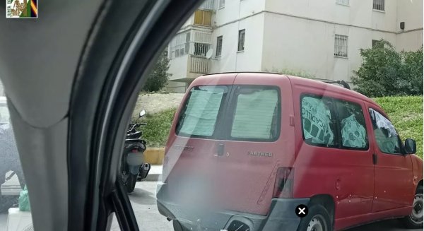 Encuentran una niña de 3 años en situación de riesgo durmiendo en una furgoneta en Málaga