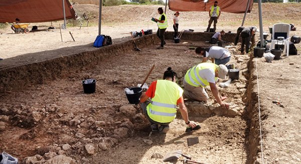 La Universidad de Málaga retoma las excavaciones en el yacimiento fenicio del Cerro del Villar