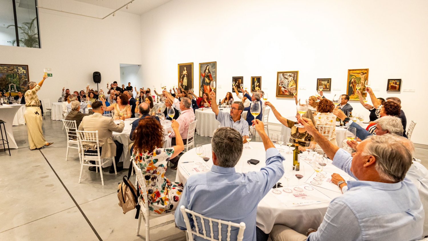 ‘Málaga’ para Vinos celebra en Estepona sus cien años de vida con la presentación de Senda Azul y una cata guiada frente al mar