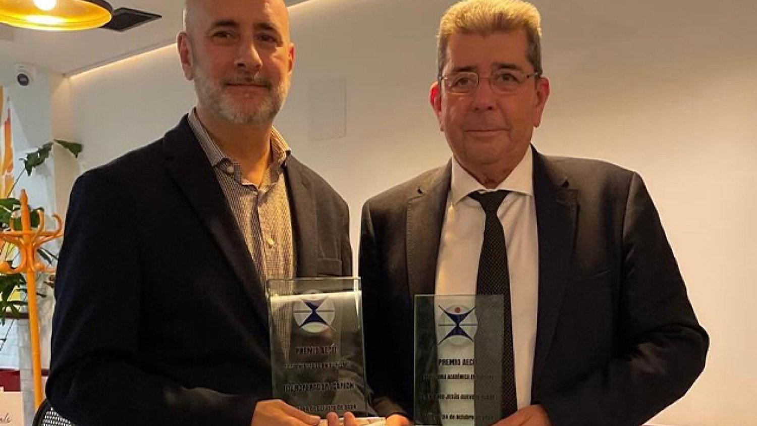 El profesor de la UMA, Antonio Guevara, recibe el Premio AECIT a la Trayectoria Académica en Turismo