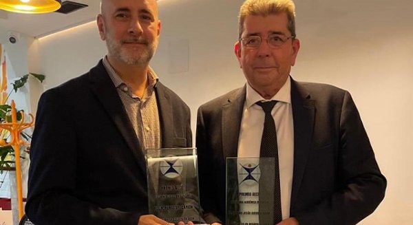 El profesor de la UMA, Antonio Guevara, recibe el Premio AECIT a la Trayectoria Académica en Turismo