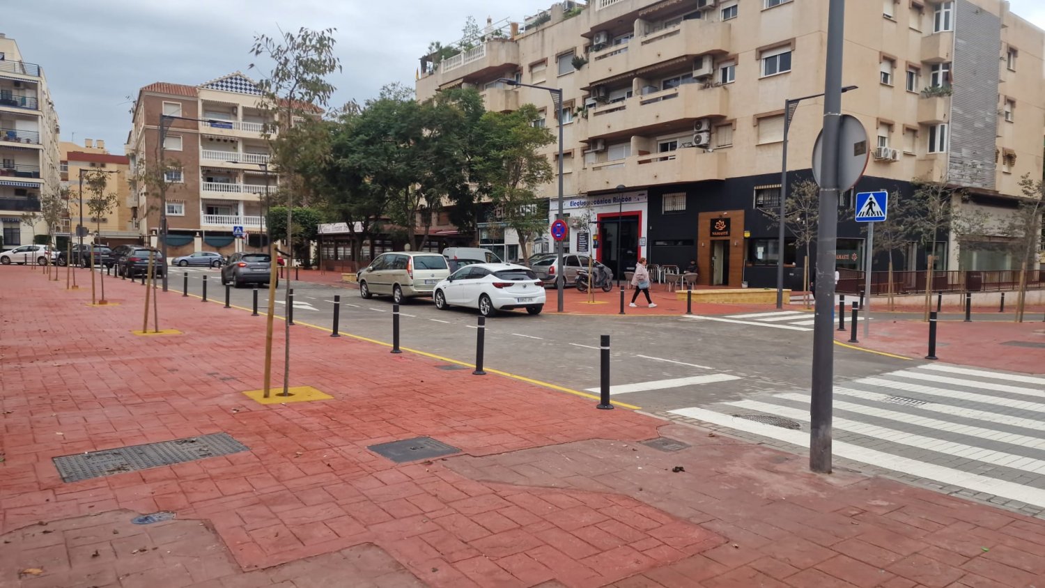 El Ayuntamiento de Rincón de la Victoria mejora la zona comercial del casco urbano