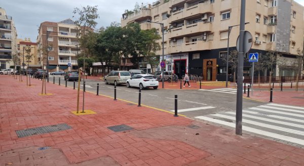 El Ayuntamiento de Rincón de la Victoria mejora la zona comercial del casco urbano