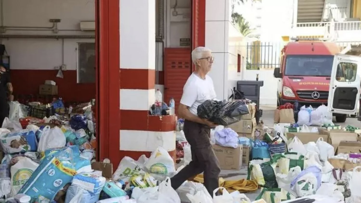 Málaga ayuda a Valencia con diversos puntos de recogida de donaciones para los afectados por la DANA