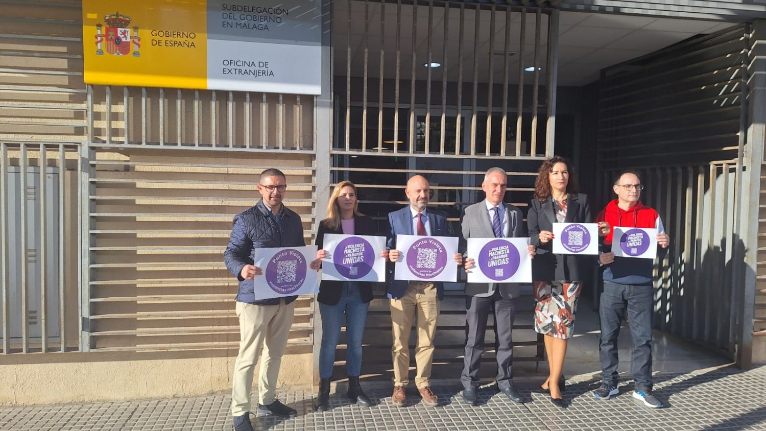 El subdelegado del Gobierno inaugura el Punto Violeta de la Oficina de Extranjería de Málaga 