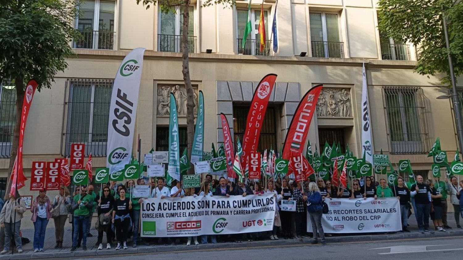 Los sindicatos CCOO, CSIF, SATSE y UGT se manifiestan en Andalucía por la sanidad pública