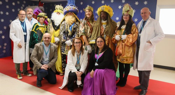 Los pacientes del Hospital Materno Infantil de Málaga reciben la visita de los Reyes Magos