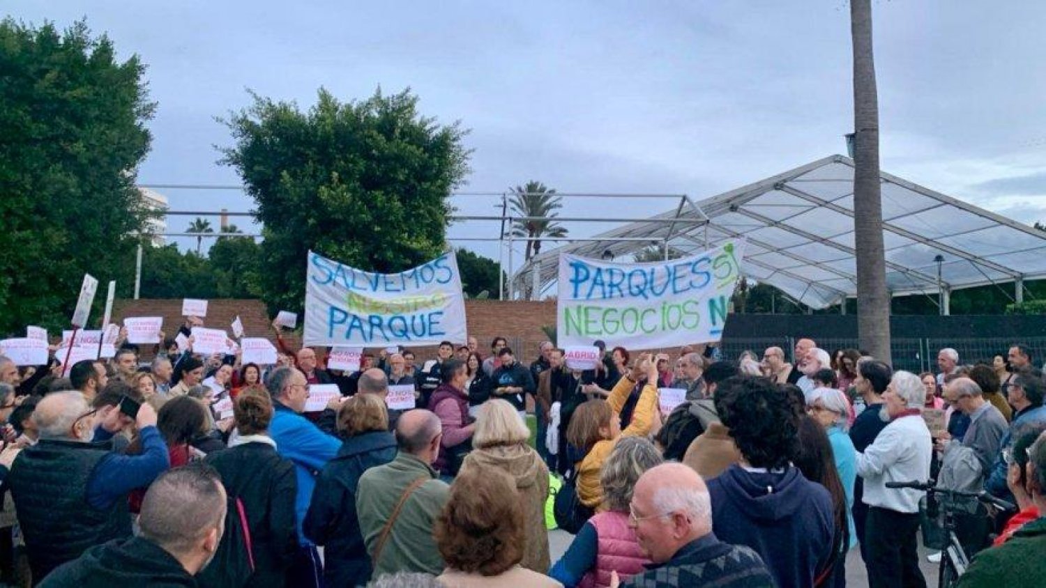 El Ayuntamiento se compromete a no repetir el Festival de la Linternas en el Parque del Oeste a iniciativa de Con Málaga