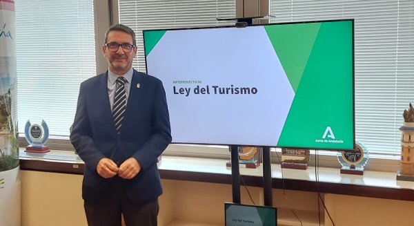 La Junta traslada la nueva Ley del Turismo al sector de la Costa del Sol