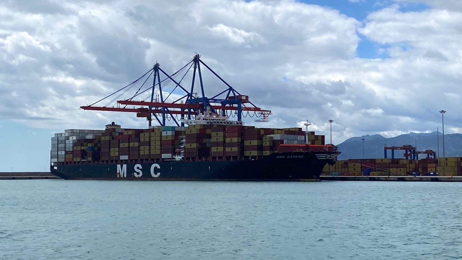 El Puerto de Málaga mueve cerca de 7.000 contenedores durante esta semana